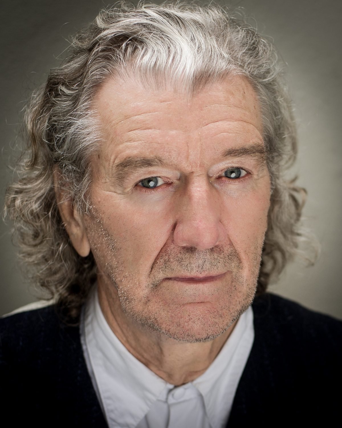 headshot of actor Clive Russell