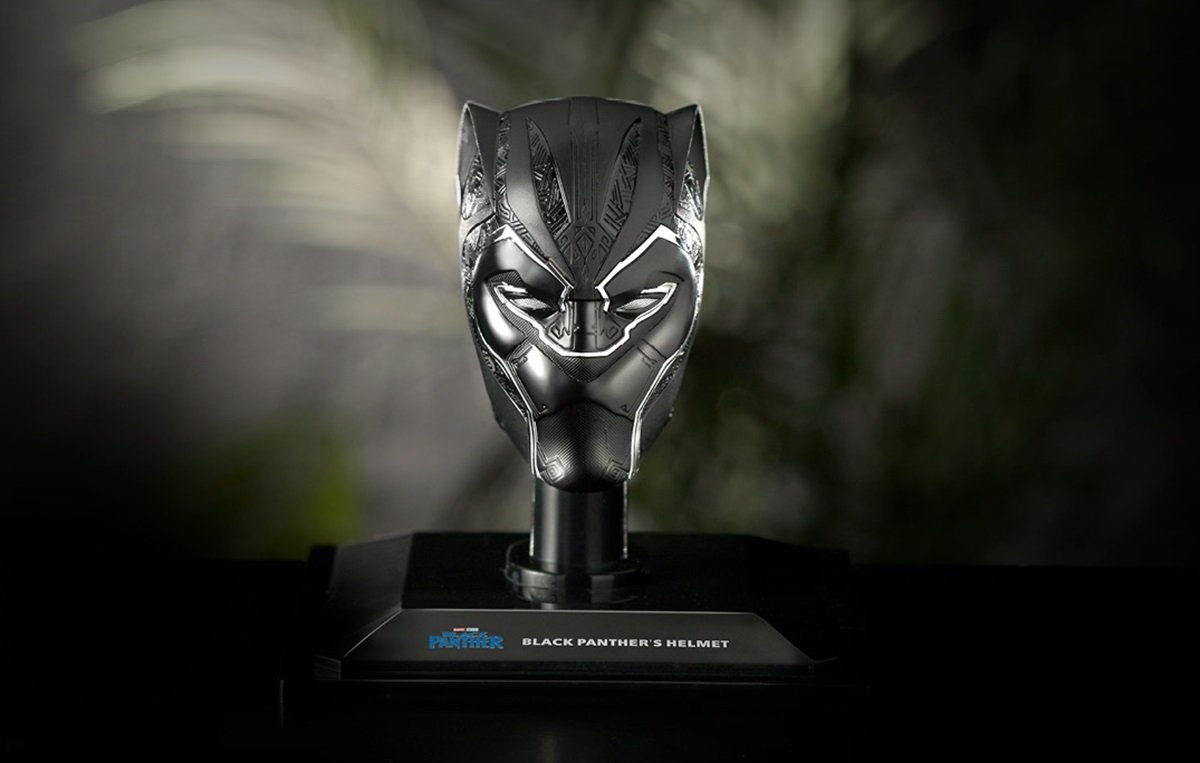 Black Panther's helmet replica prop from Fanhome.