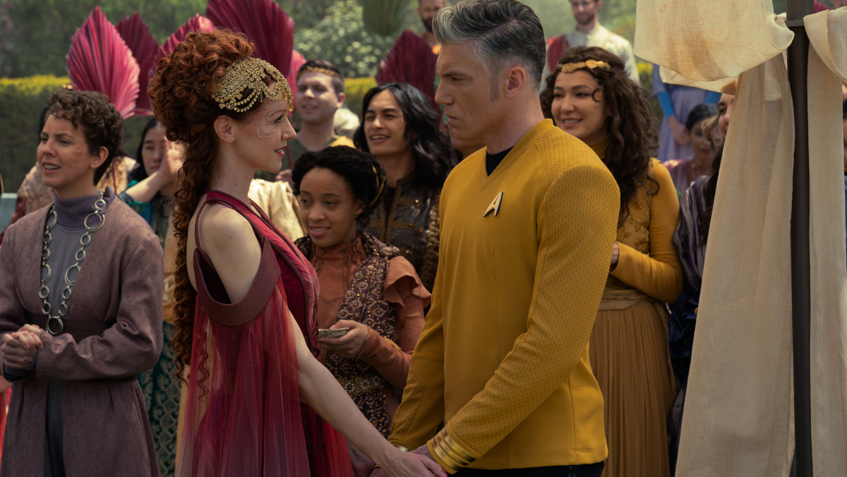 Alora and Captain Pike hold hands in Star Trek: Strange New Worlds