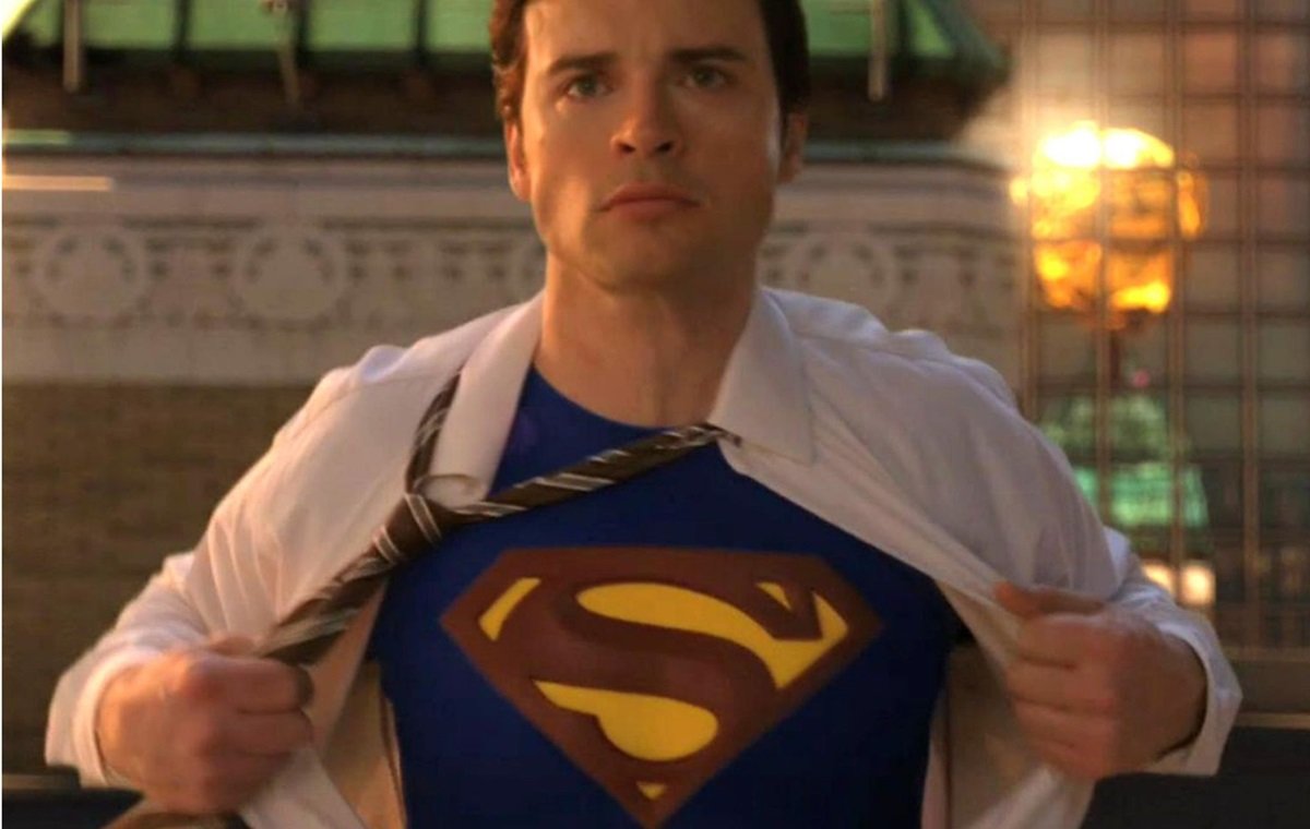 Tom Welling reveals his Superman costume in the final episode of Smallville (2011)