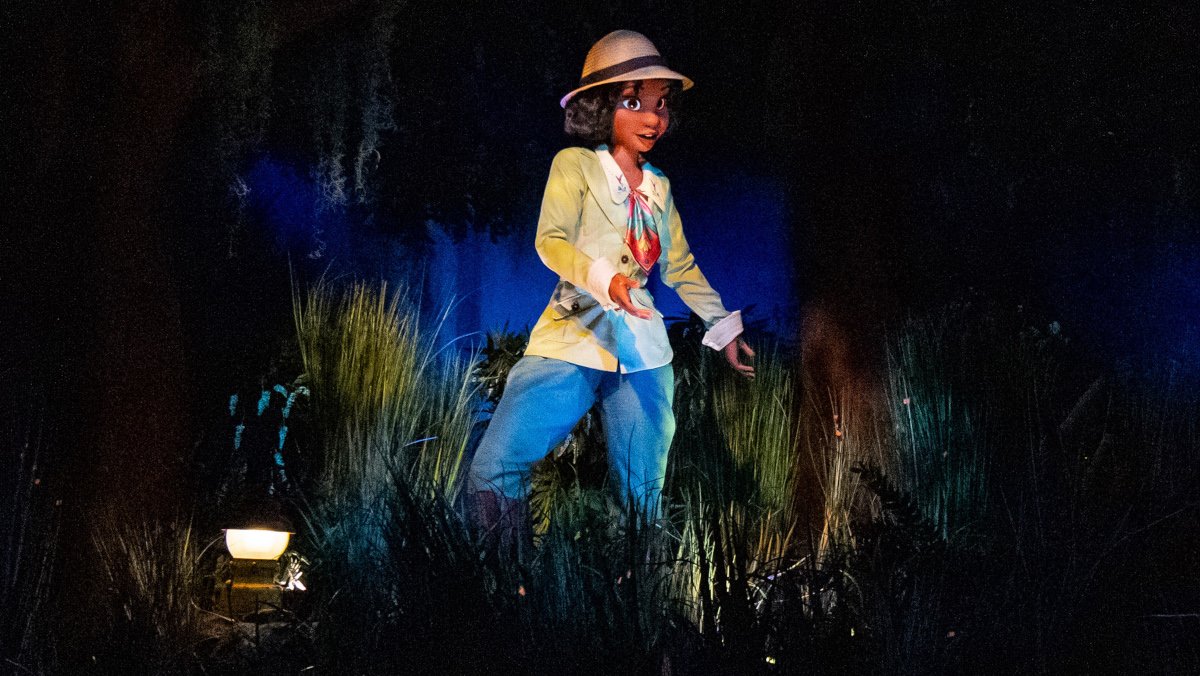 An animatronic of Tiana in her bayou costume in Tiana's Bayou Adventures