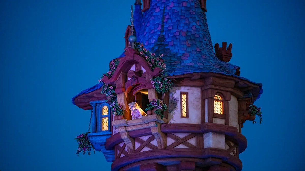 Rapunzel leaning out of her tower in Tokyo DisneySea's Tangled ride, Rapunzel's Lantern Festival